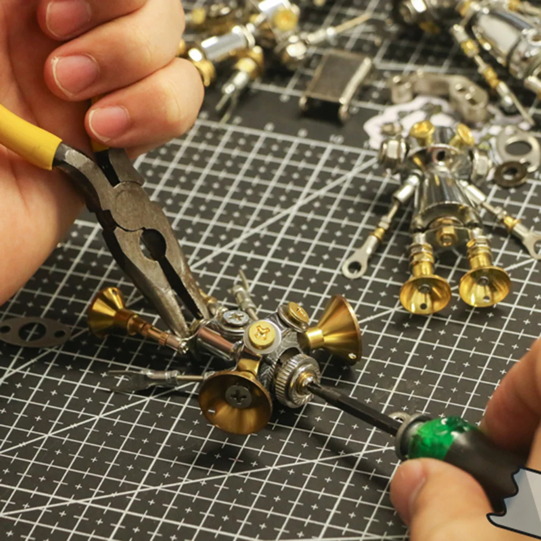 

6Pcs DIY Small Mecha Series Metal Model Kit 3D Assembly Jigsaw Puzzel Toy For Children Educational Toys Birthday Gift- Blind Box