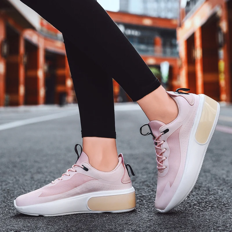 Женская обувь на танкетке Модные розовые кроссовки высоком каблуке Женские