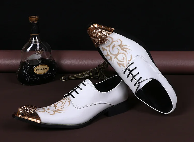 

Pointed personalized leisure carved men's shoes British Korean white fashion shoes white leather shoes