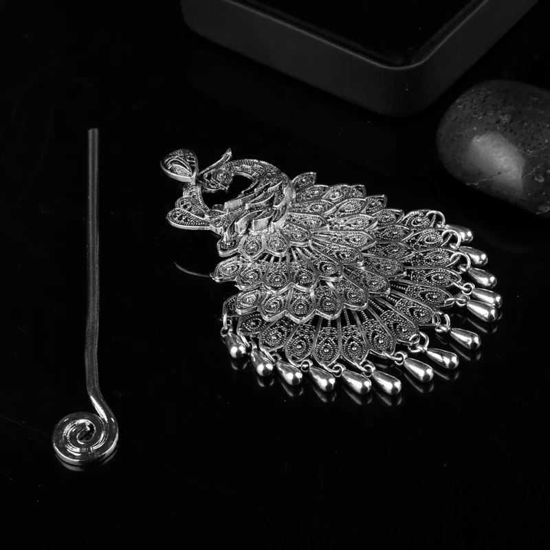 Ювелирное изделие в виде заколки китайском стиле винтажном с металлическим