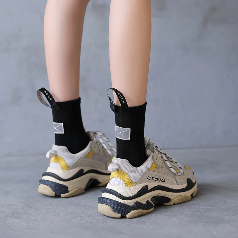 New beige Korean women's Socks personality cotton embroidery alien head men socks fashion black letters sports long men socks