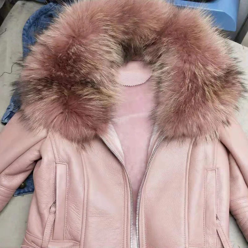 Натуральное шерстяное меховое пальто для женщин, зимняя короткая парка большого размера с воротником из меха енота, пальто из натуральной овчины, Женская куртка