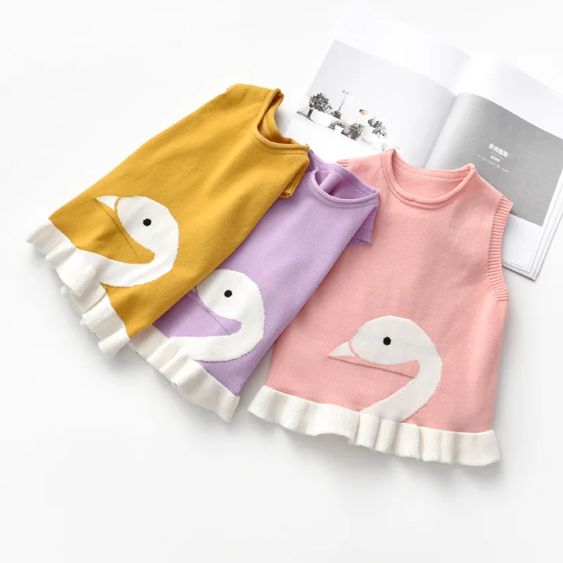 Зимняя одежда для маленьких девочек жилет с мультяшным лебедем вязаный