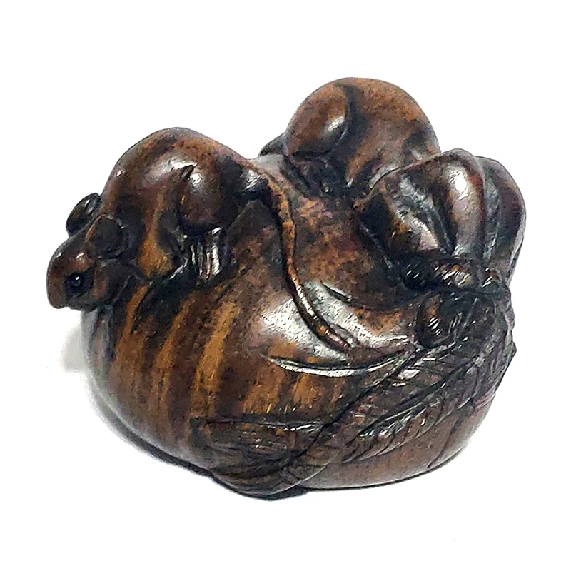 

Y6734 - Collectible 20 Years OLD 2" Hand Carved Ironwood Netsuke - 3 Mice on Bag