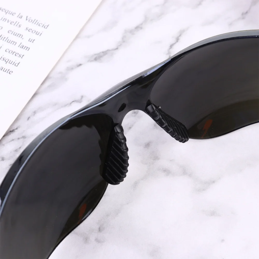 

1pc Unisex Outdoor Goggle Protective Eyeglasses Spittle Baffle UV Cycling Glasses for Men (Black and Blue)