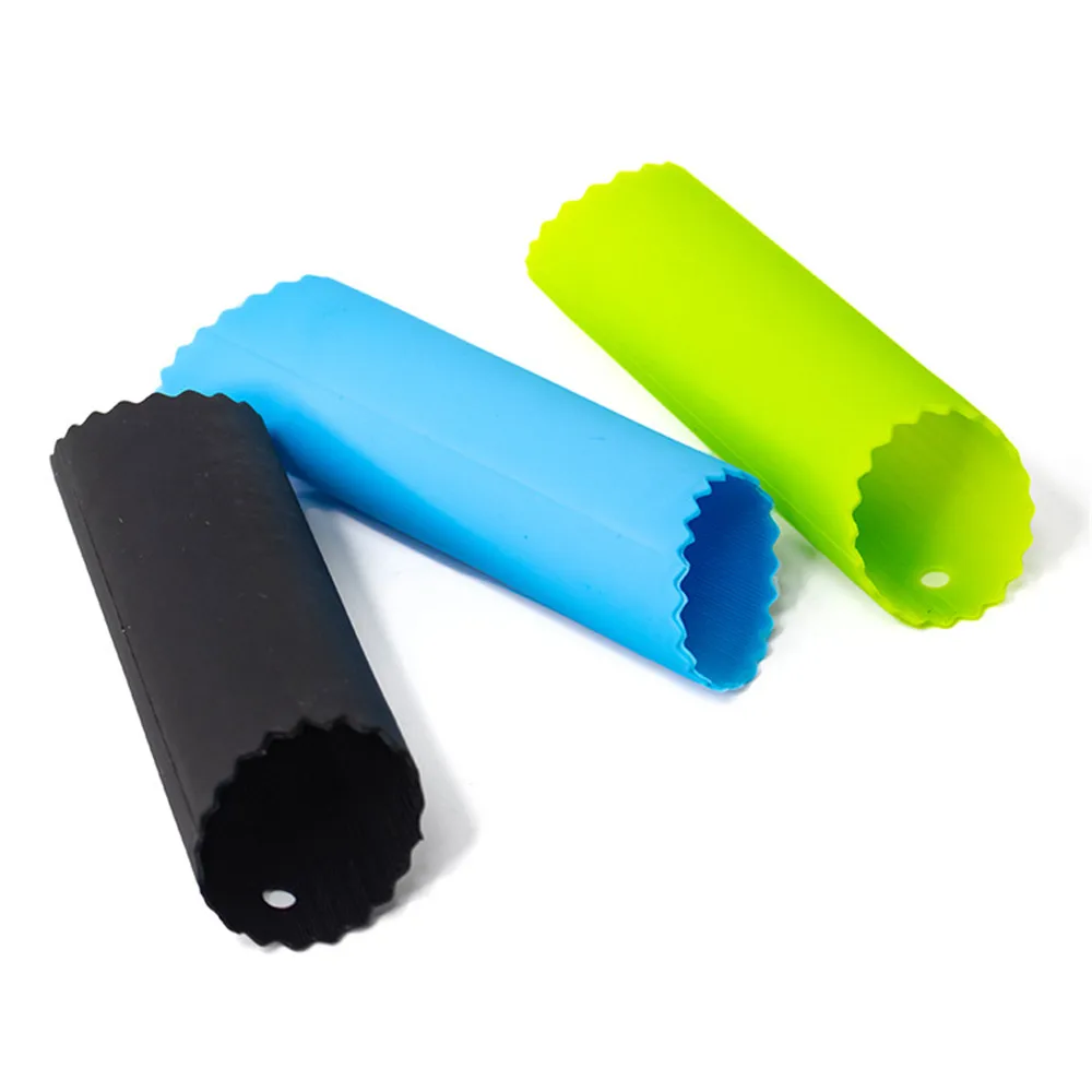 

1pcs New Easy Silicone Garlic Peeler Garlic Press Useful Rolling Peel Helper Kitchen Cook Tool Random Color Kitchen Gadgets