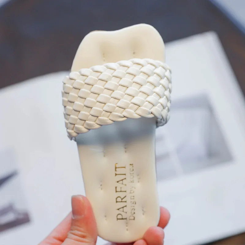 Летние шлепанцы для девочек среднего размера повседневные Простые мягкие