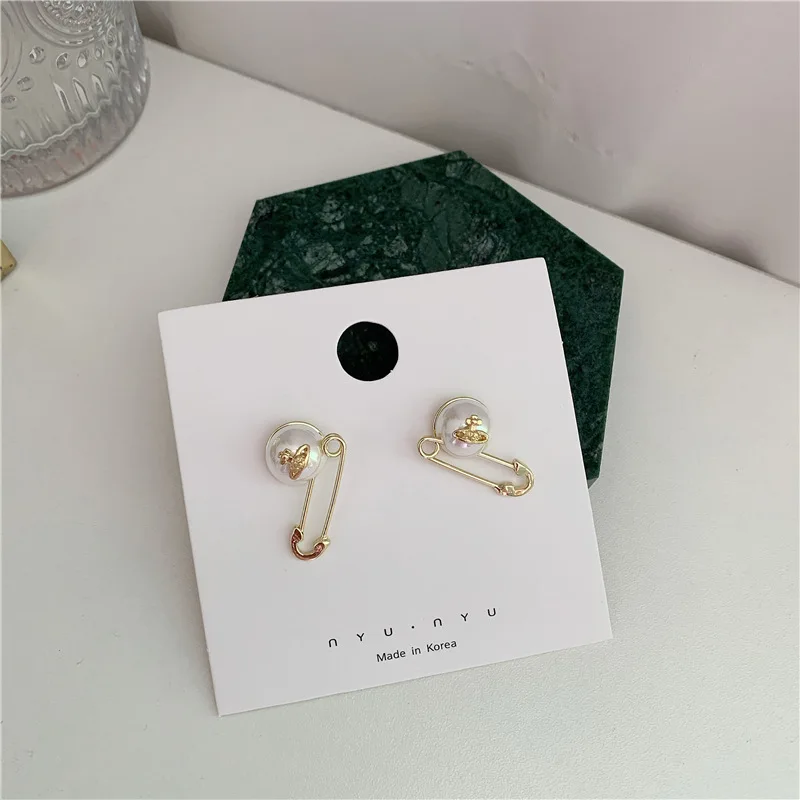 

Fashion Design Retro Pin Paperclip Saturn Planet Small Personality Pearl Earrings Japanese and Korean Women