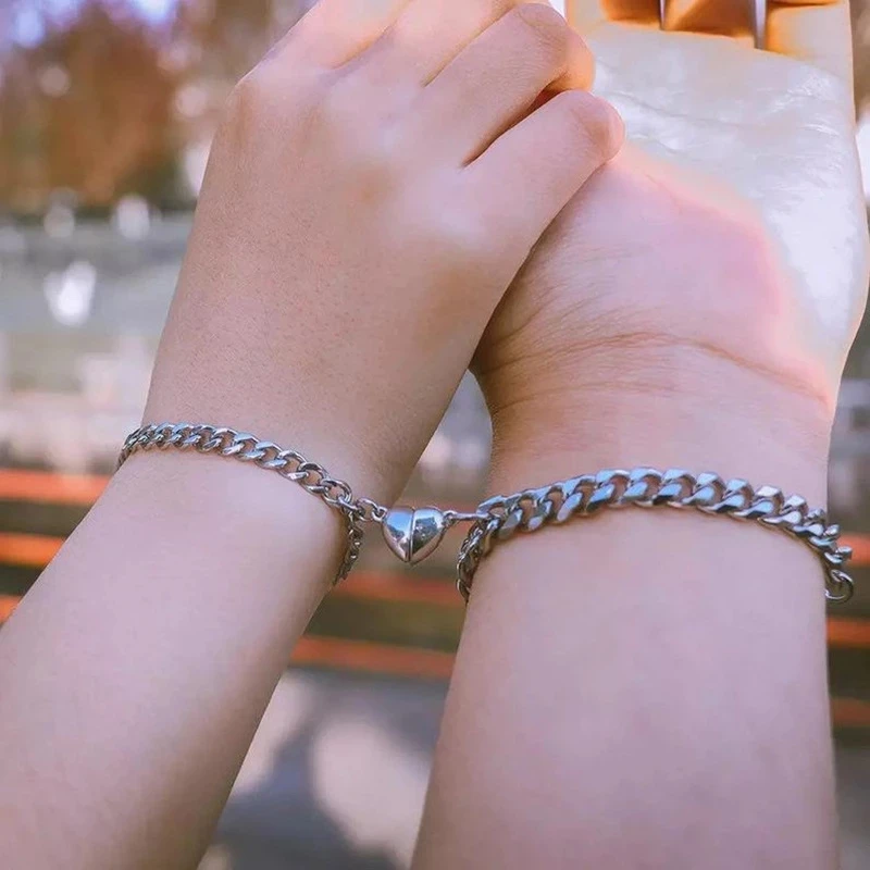 

2021 Japan and Korea Ins Trend Romantic Love Magnet Attracting Bracelet Simple And Cold Wind A Pair Of Magnet Couple Bracelets