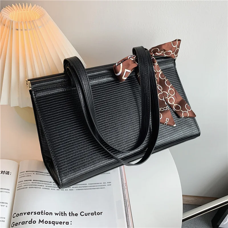 

Casual large-capacity simple women's bag spring 2021 new Korean style fashion texture horizontal striped small square bag