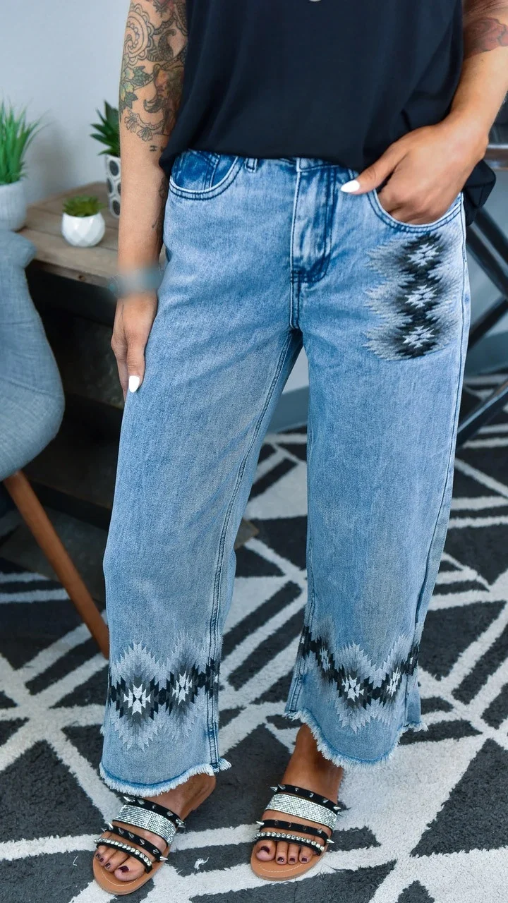 

Women Casual Jeans Ankle Length Denim Pants Female Streetwear Trousers Fashion Print Wide Loose Leg Pants Women Embroidery Jeans