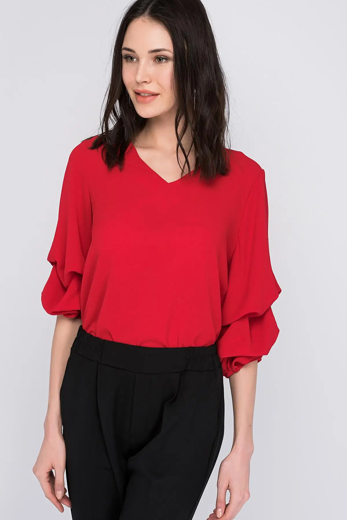 Хлопковая женская красная блузка с v образным вырезом и двумя складками