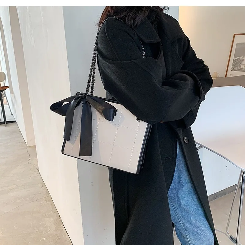 

Lingge Underarm Bag Single Shoulder Chain Small Bag Female 2021 New Fashion Lady Embroidery Thread Messenger Small Square Bag