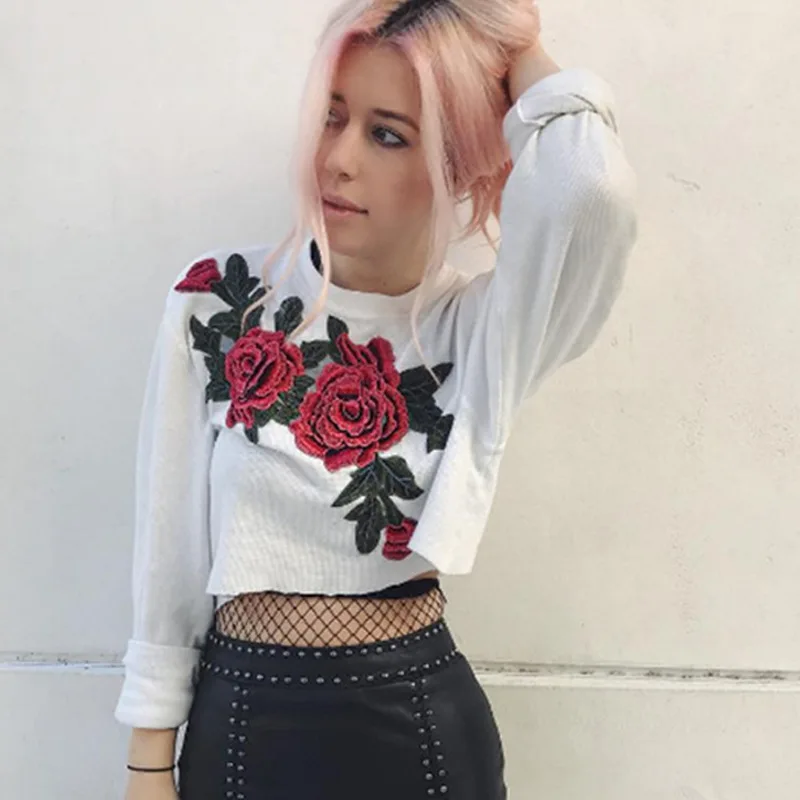 Цветочный розовый укороченный топ с вышивкой футболка длинным рукавом женская