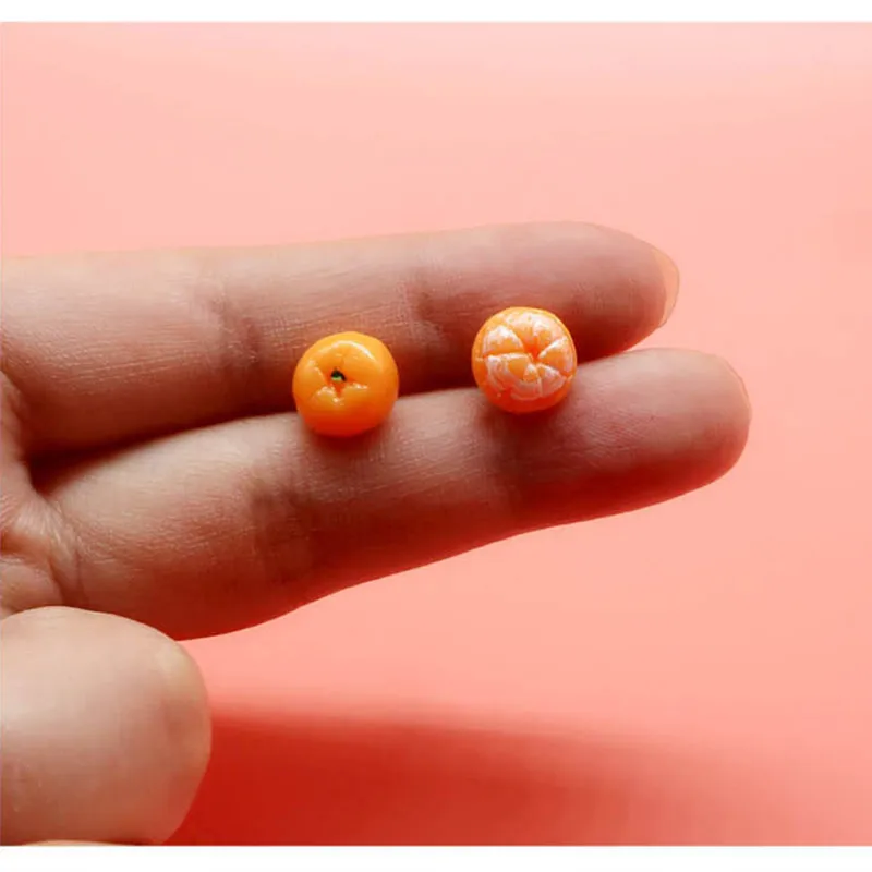 Забавные милые маленькие асимметричные серьги из полимера оранжевого цвета с