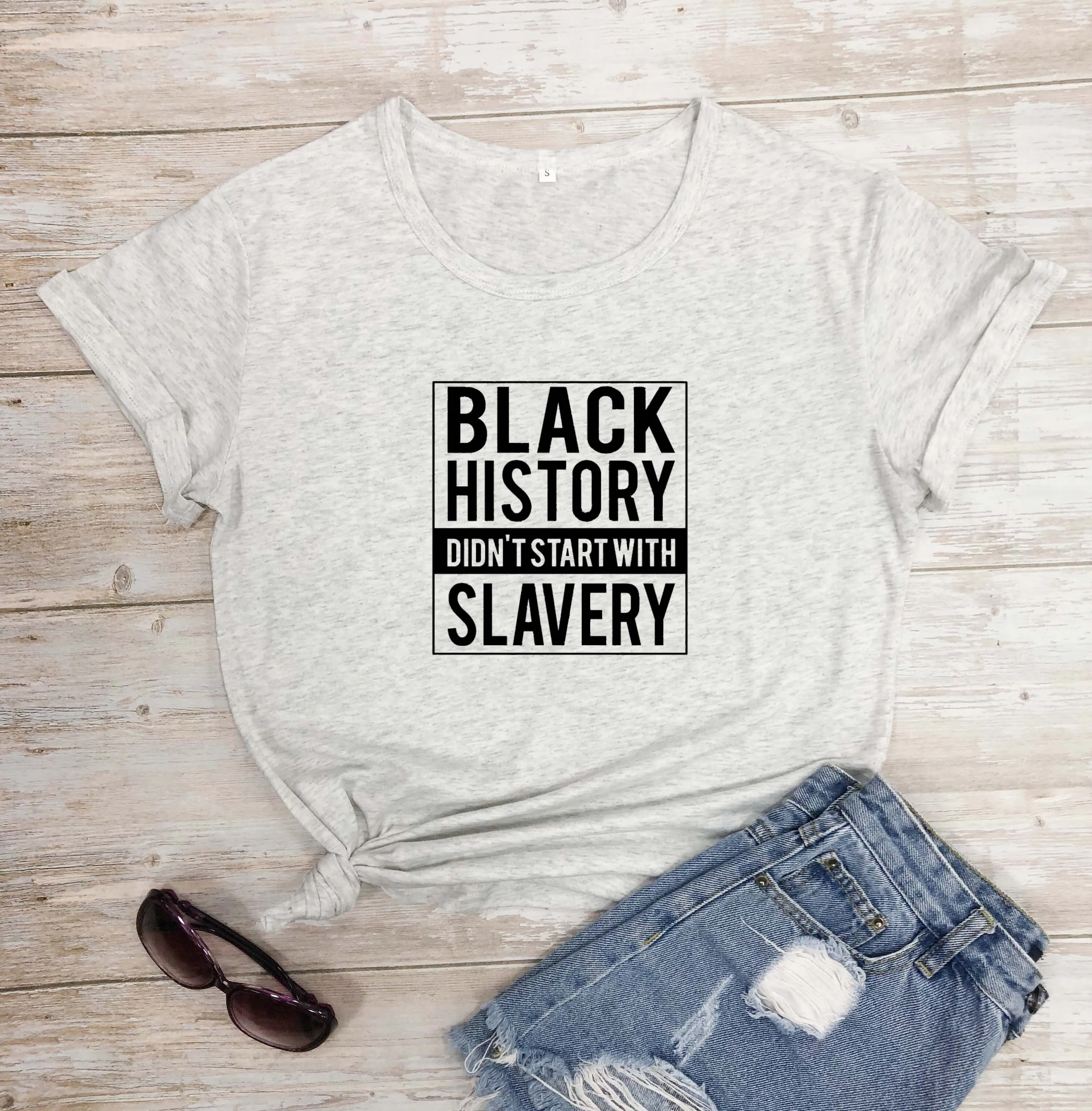 Черная футболка с цитатой История не начала рабства модная повседневная