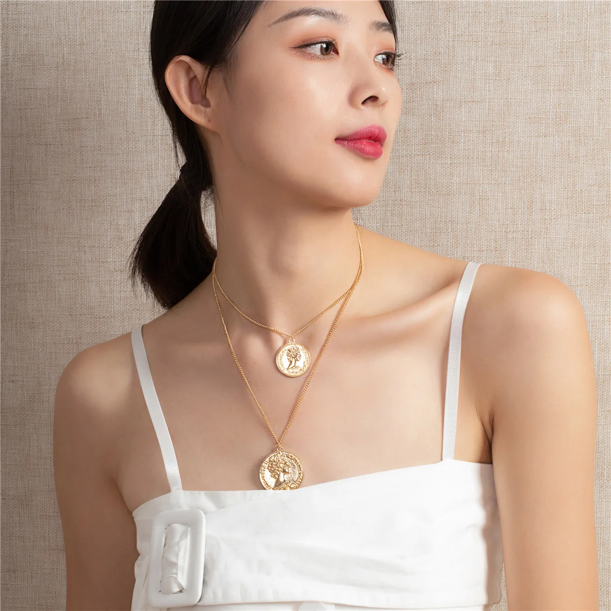 

Ожерелье женское круглое Золотое в стиле панк