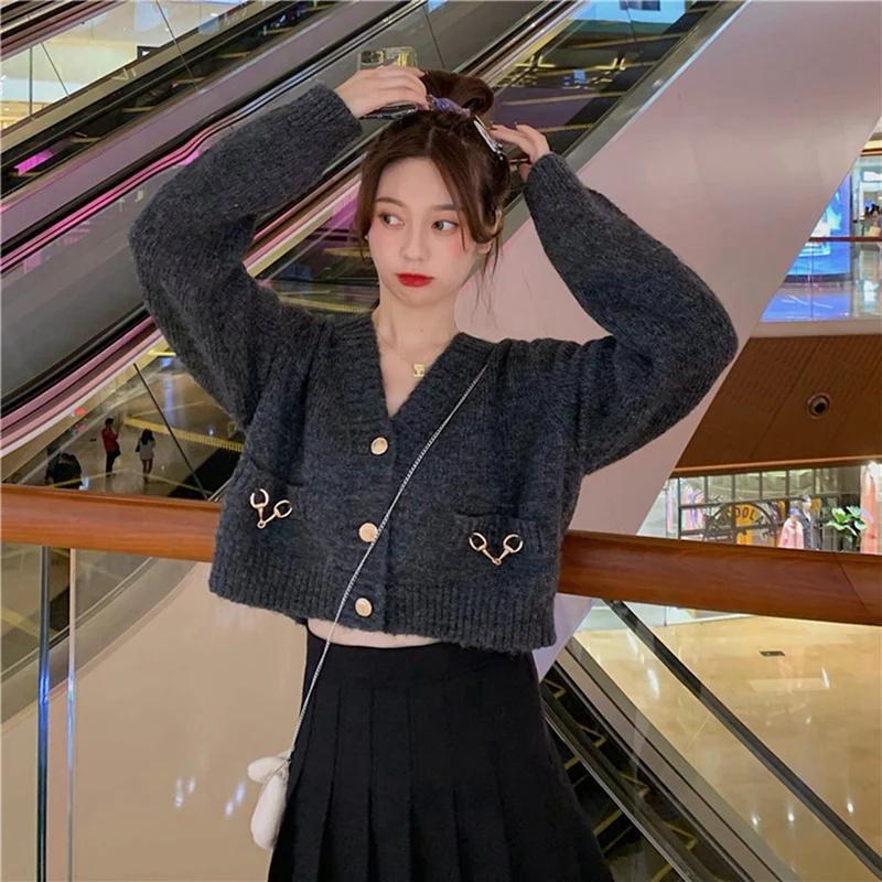 

Women's Korean Ins Knitted V-Neck Short Loose Sweater One Size