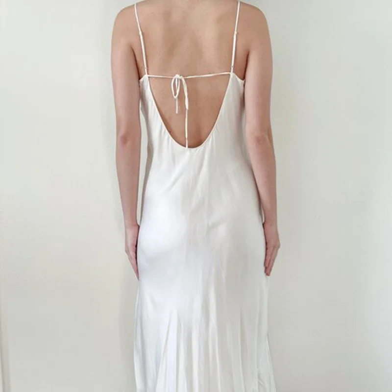 Женская атласная юбка на бретельках однотонная облегающая без рукавов с лямкой