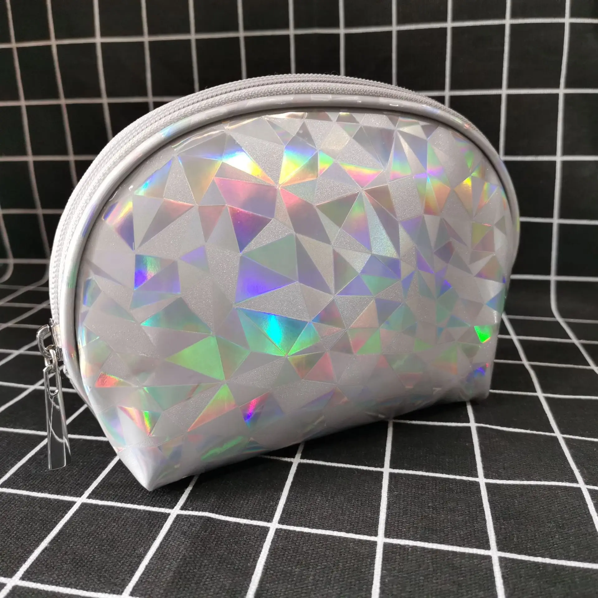 

USOUL 2020 New Laser Beauty Case Ladies Silver Pouch Waterproof Embossed Leather Makeup Bag Zipper Cosmetic Bags For Women Purse
