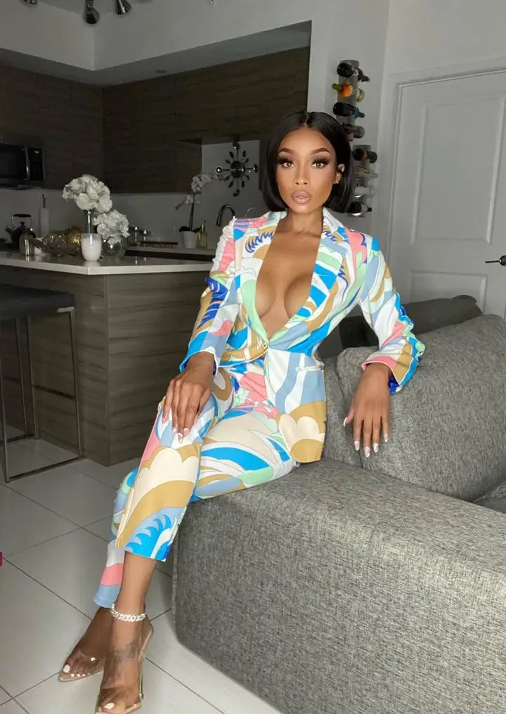 Женский костюм из блейзера с принтом блейзер на одной пуговице и брюки-карандаш