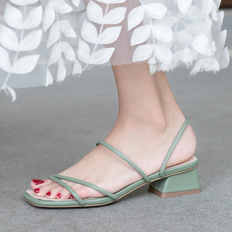 

2020 New genuine leather low heels slippers woman open toe Shoes Woman Sandals Summer Rome Casual Party Basic Shoes