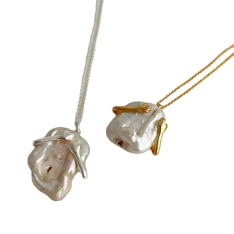 

2021 New Fashion Women's Retro Figurine Baroque Pearl Pendant Necklace Simple Elegant Natural Pearl Collarbone Pendant Necklace
