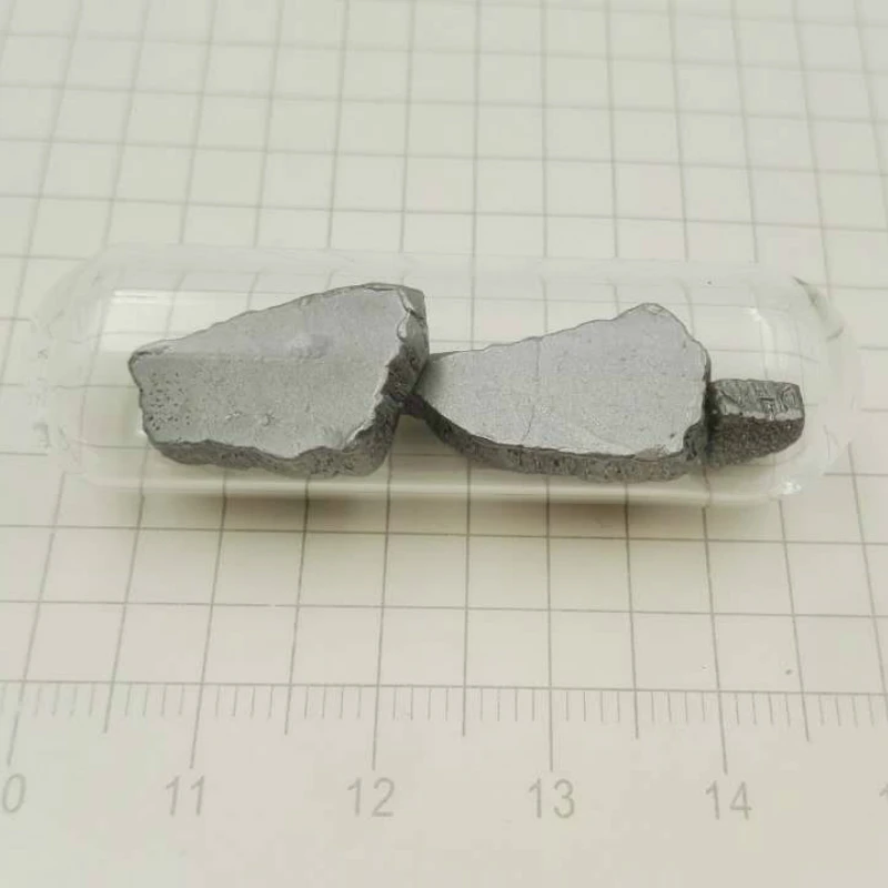 

Стеклянный герметичный высокочистый электролитический Железный Металл 10 г 99.99% чистый