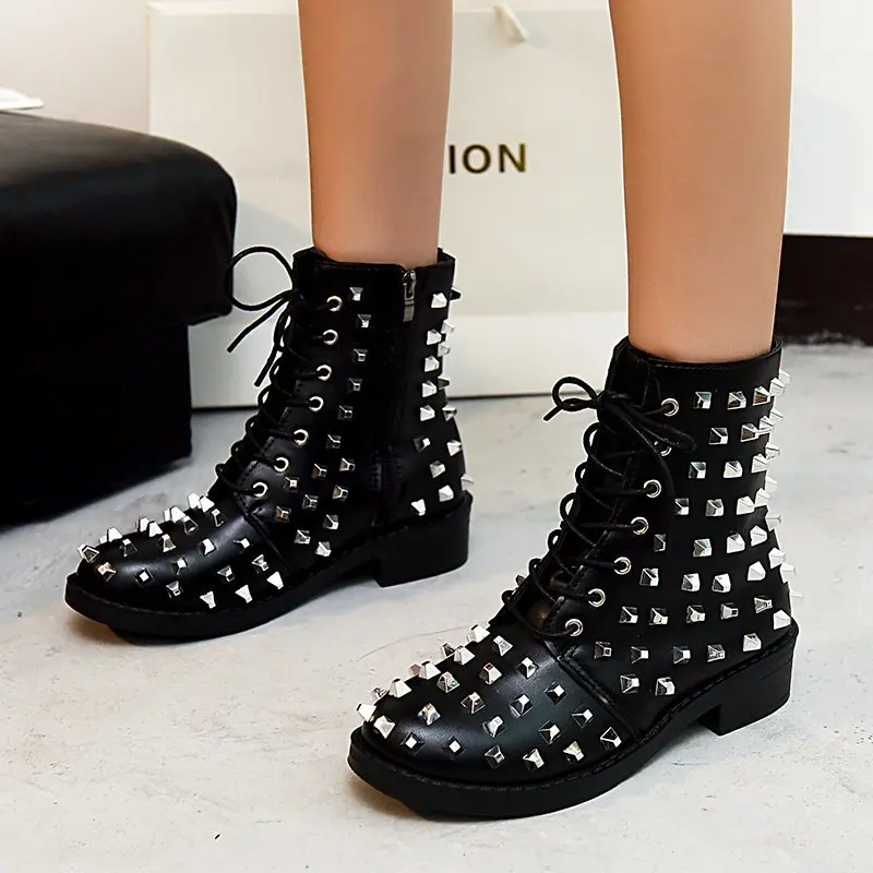 

Winter Punk Rivet Boots Women Round Head Toe Leather Booties Studded Thick Low Heels Chelsea Ankle Plush Botas De Mujer