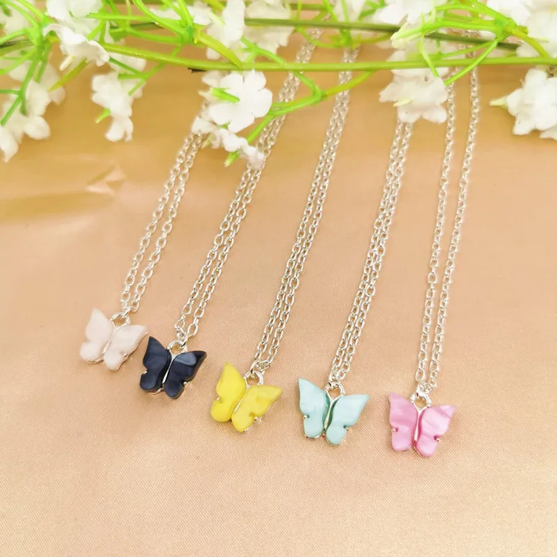 Женское колье-чокер с бабочкой золотистого/серебристого цвета массивное