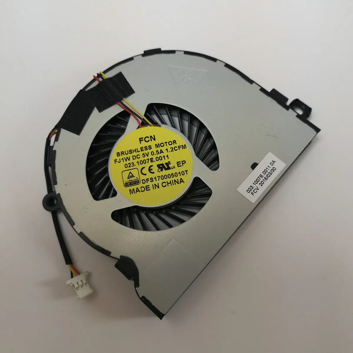 Новый оригинальный охлаждающий вентилятор для ноутбука Dell Inspiron 5441 5442 5443 5445 5447 5448