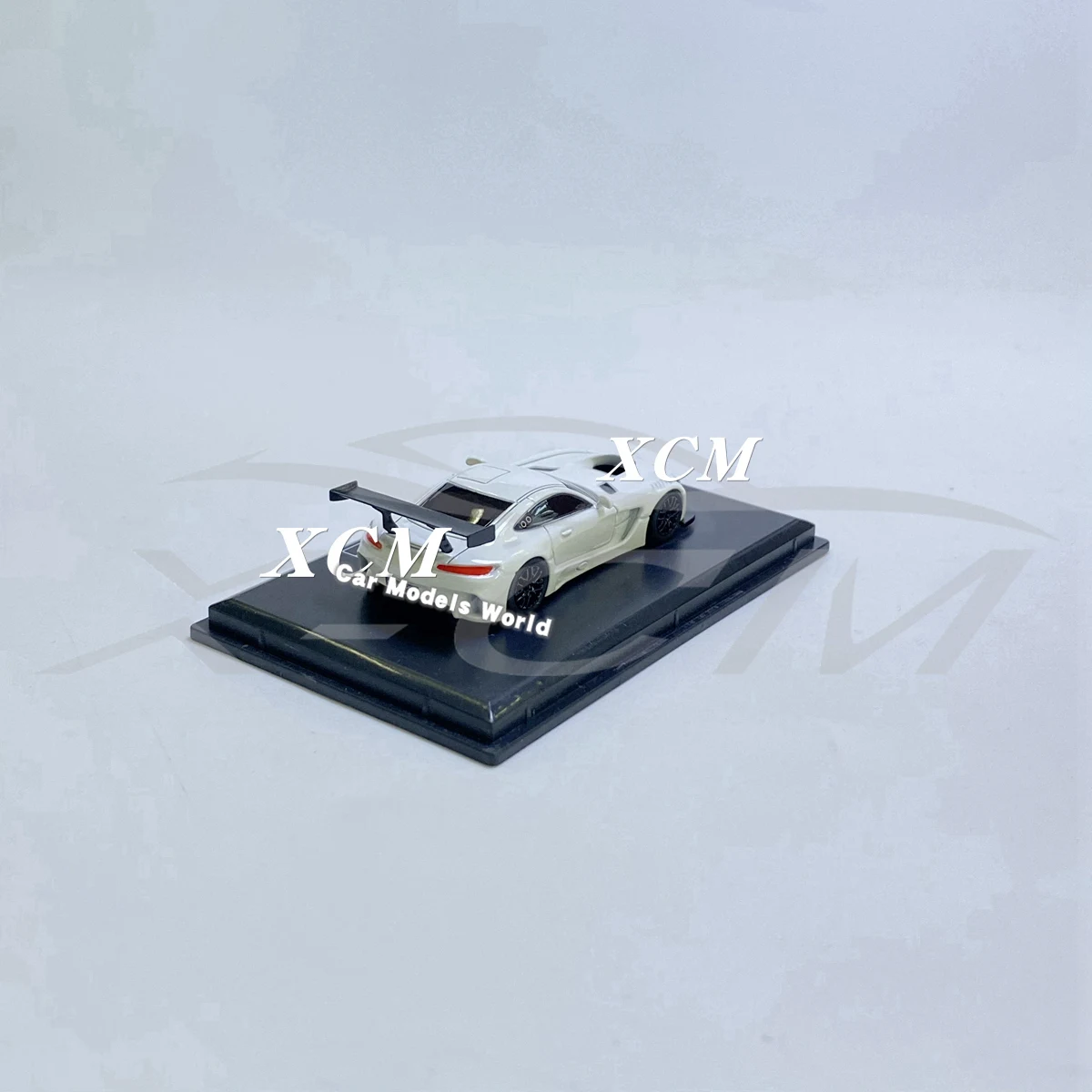 Полимерная модель автомобиля Avan Style A M G GT 3 1:87 (белый) |