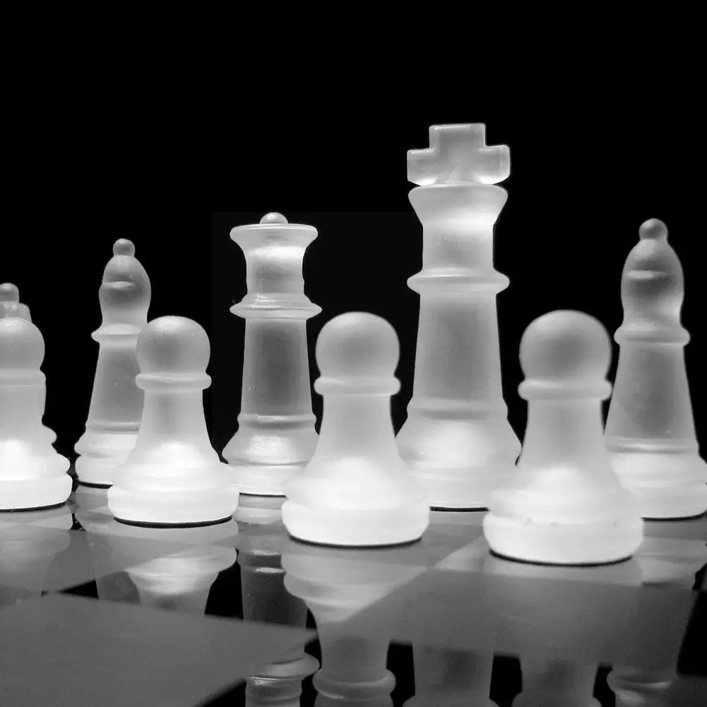

K9 стеклянные шахматы, роскошный элегантный Международный набор шахматных игр, стеклянная доска, шахматная упаковка, маленькая шахматная иг...