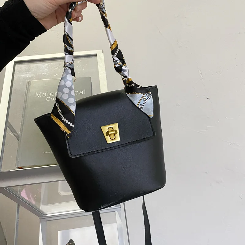 

Luxury designer ladies leather Bucket Shoulder Messenger bags for women fashion Round crossbody wallet handbag womens trend 2021