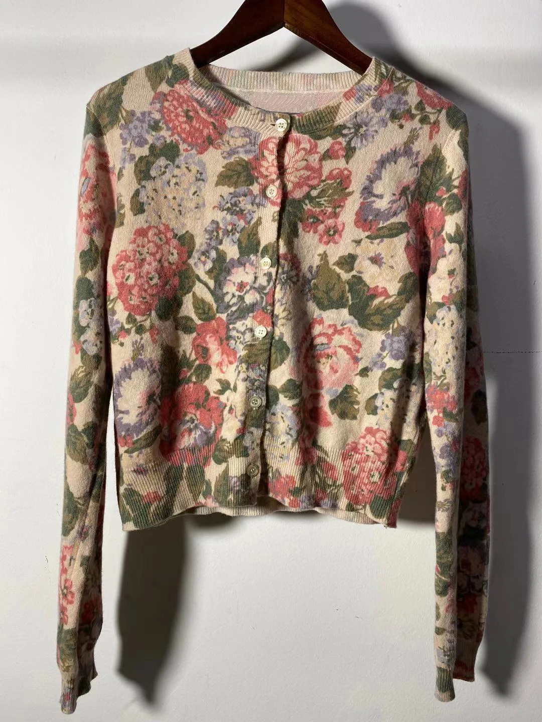Женский трикотажный кардиган с цветочным принтом элегантный шерстяной свитер