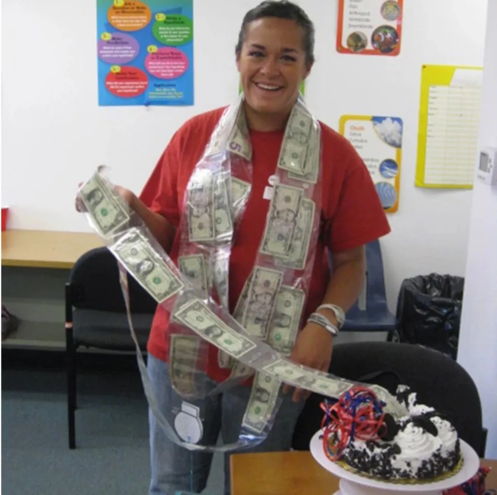 Подарочная коробка с сюрпризом на день рождения для салфеток денег украшение