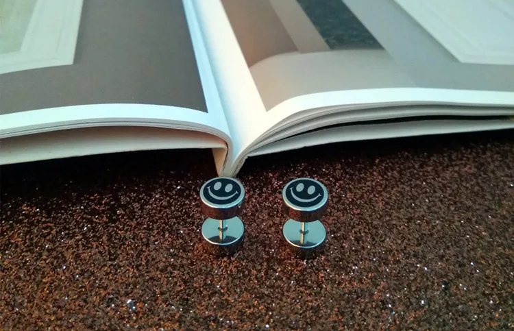 Мужская серьга женщины Оригинальная простая улыбающаяся круглая штанга-гантель Диски колеса автомобиля из титановой стали Микс партия на.