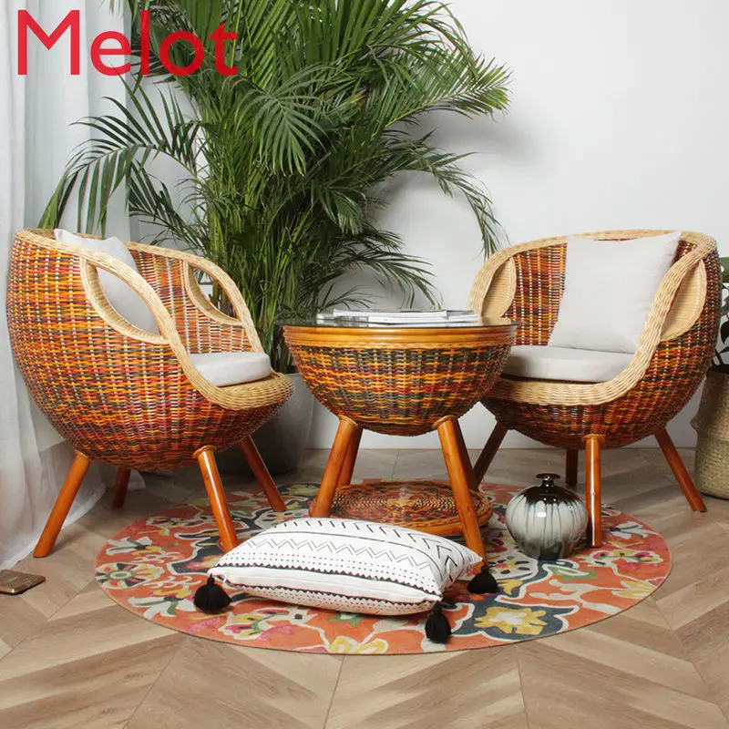 Рисунок 3 - Маленький стол и стул из ротанга для балкона