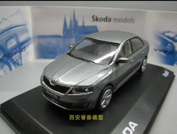 Высокое моделирование 1:43 сплав SKODA RAPLD модель автомобиля, раздвижные детские игрушки