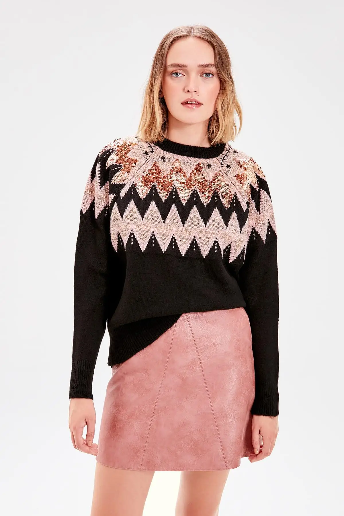 Фото Trendyol Black Sequin Embroidered Knitwear Sweater TWOAW20FV0009 Женская одежда Trendyol Black Sequin Embroidered Knitwear Sweater TWOAW20FV0009 Женская одежда