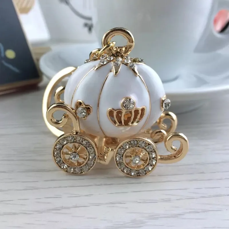 

Fashion Crystal Pumpkin Carriage Keychains for Women Cute Enamel Halloween Fairy Tale Key Chain Car Keyring Holder Bag Charms