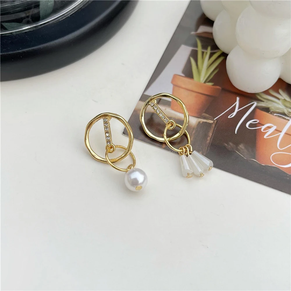 

Han Edition Stud Earrings Contracted Fashion Personality Imitation Pearl Hollowed-Out Geometry Earrings Female Temperament Gift