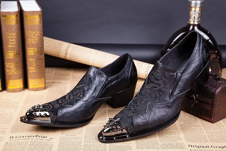 Christia Bella круглым носком и металлическими заклепками острым носом размера плюс