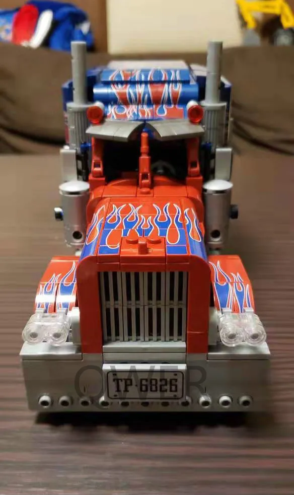 Рождественский подарок 701803 робот техника контейнеровоз Строительные кирпичи