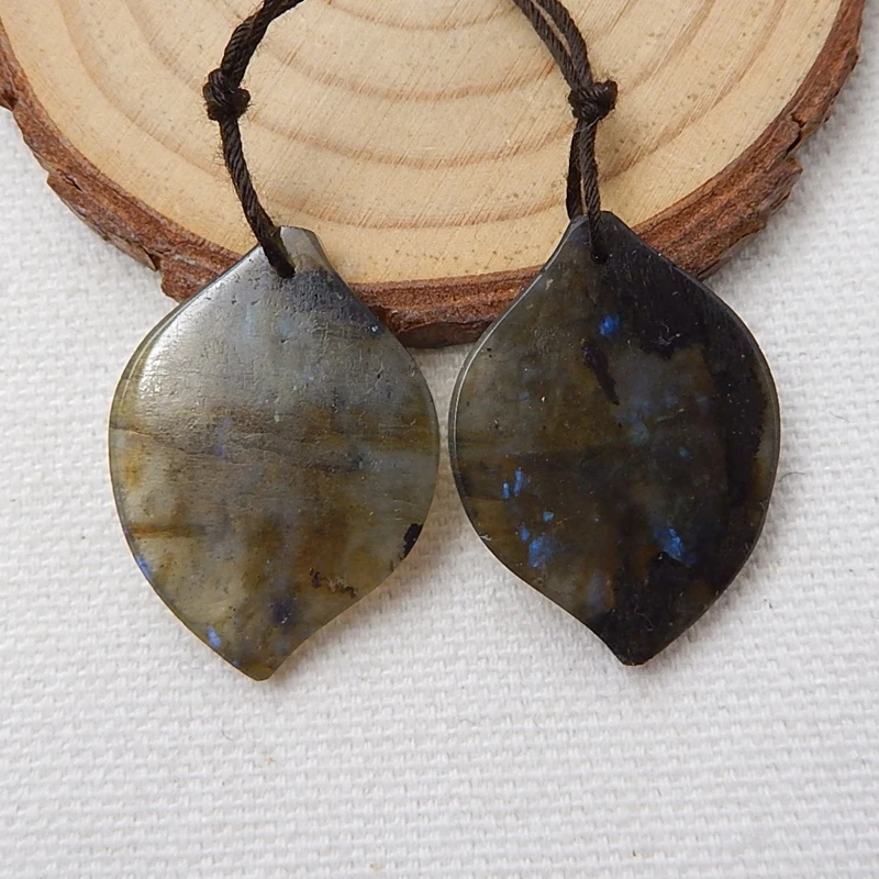 Подставка под заказ из натурального камня Лабрадорит резные листья серьги