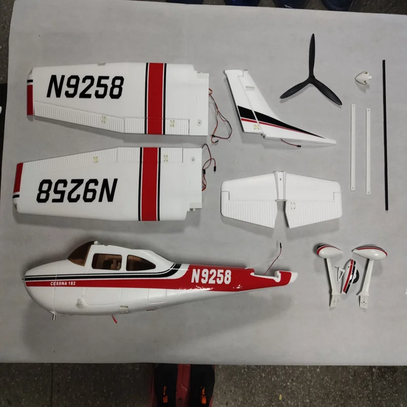 

Hookll Cessna 182 V2 6CH 1.40m Wingspan EPO Model Building RC Airplane KIT/ PNP Version With LED Light Outdoor Toys for Children