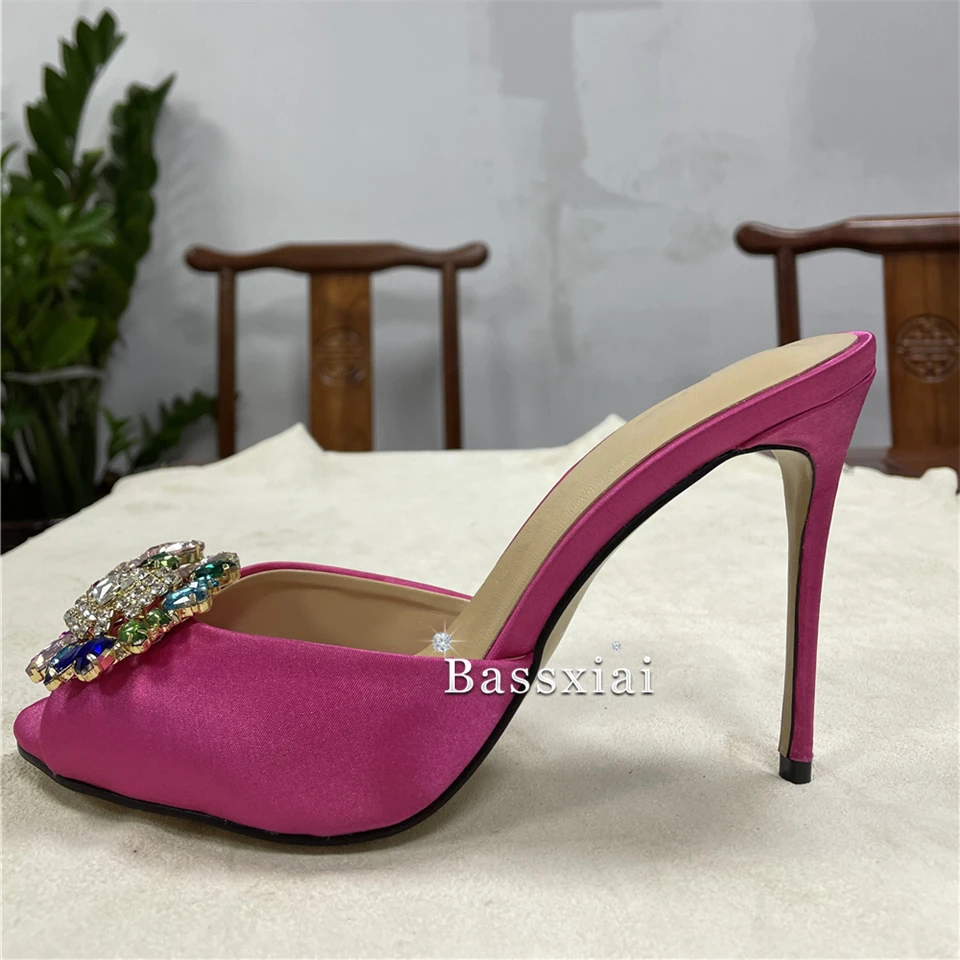 Женские атласные туфли на шпильке с открытым носком и стразами | Обувь