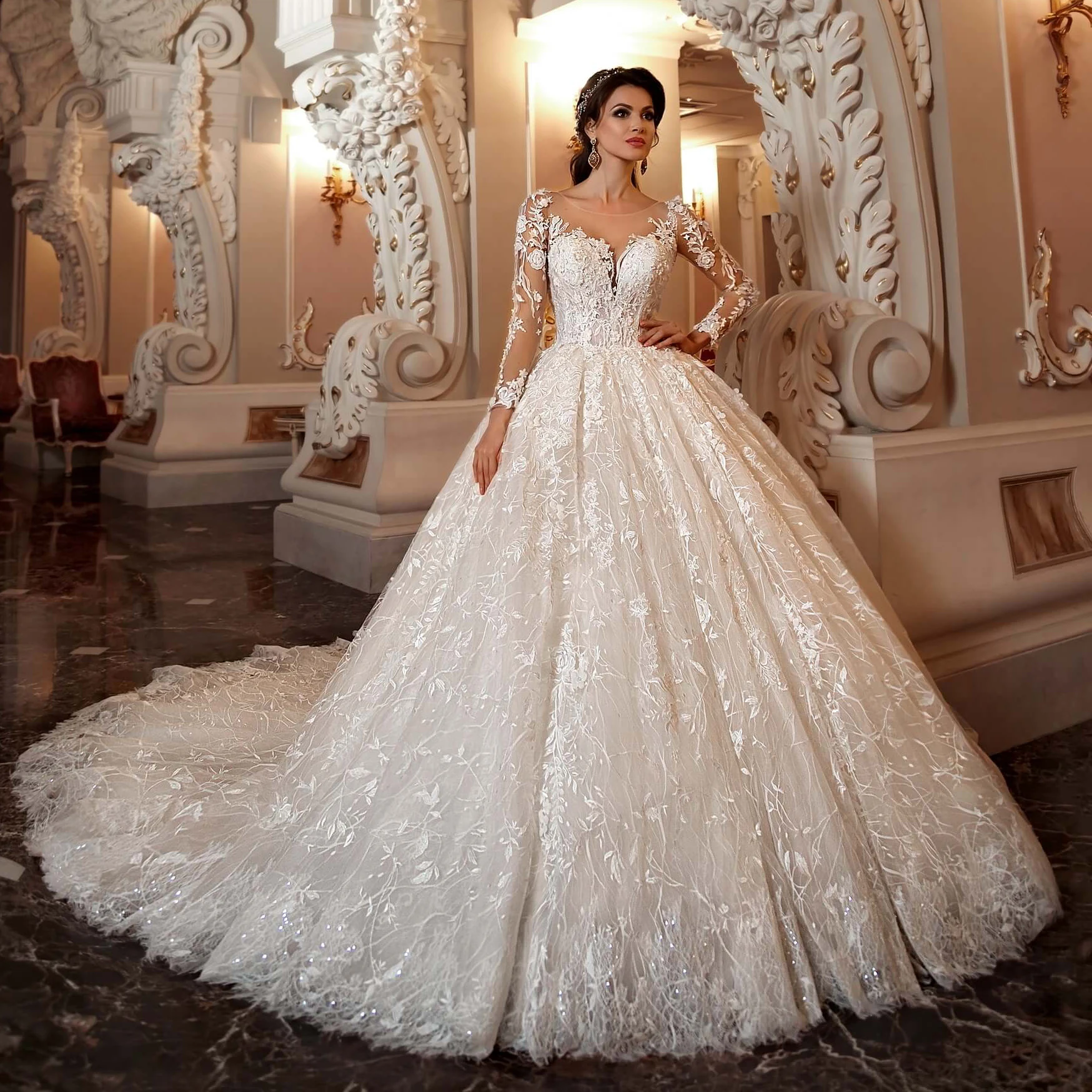

Gorgeous Appliques Chapel Train Lace Ball Gown Wedding Dress 2020 Sexy Scoop Neck Long Sleeve Beaded Princess Bride Gown
