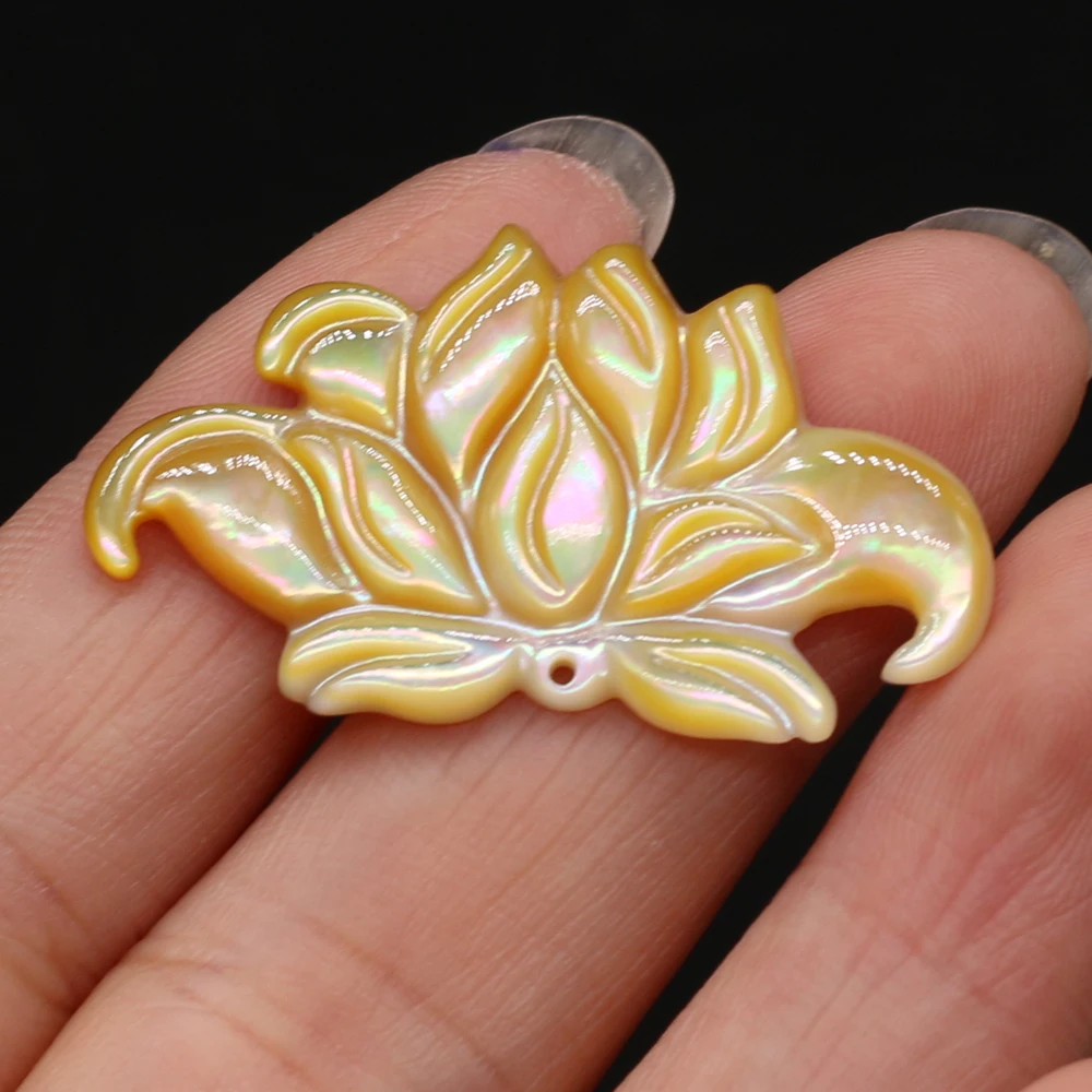 

Hot New Style Natural Shell Pendant Yellow Flower Shape Beautiful and Exquisite Pendant Jewelry for Making Necklace Accessories