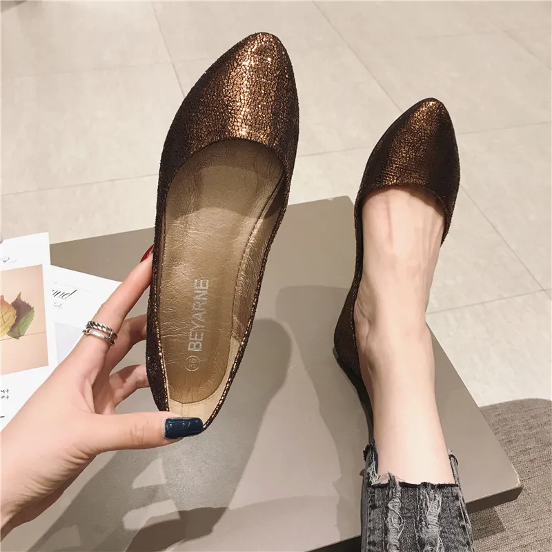 Туфли женские с заостренным носом классические удобные треснувшие ботинки